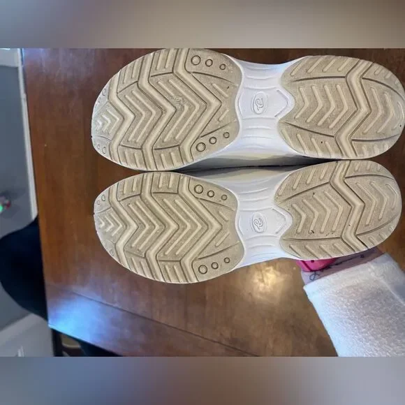 Easy Spirit Floral White Mules - Picture 4 of 6